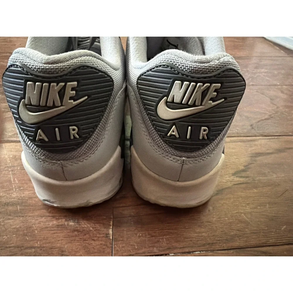 Nike Air Max 90 Essential Wolf Grey Black White 537384-083 Mens Size 10 Sneakers